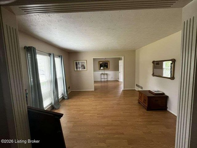 12111 Maplewood Rd, Goshen, KY 40026