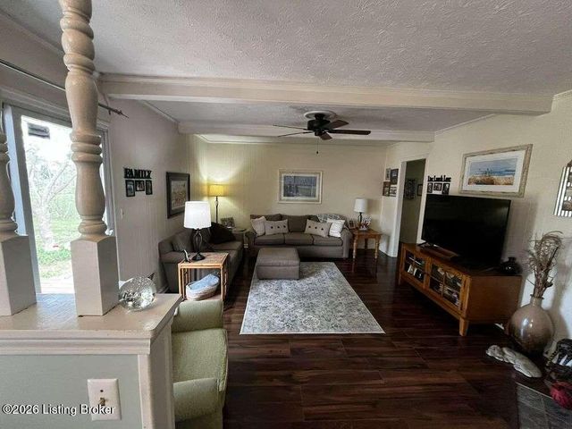12111 Maplewood Rd, Goshen, KY 40026
