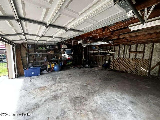 12111 Maplewood Rd, Goshen, KY 40026