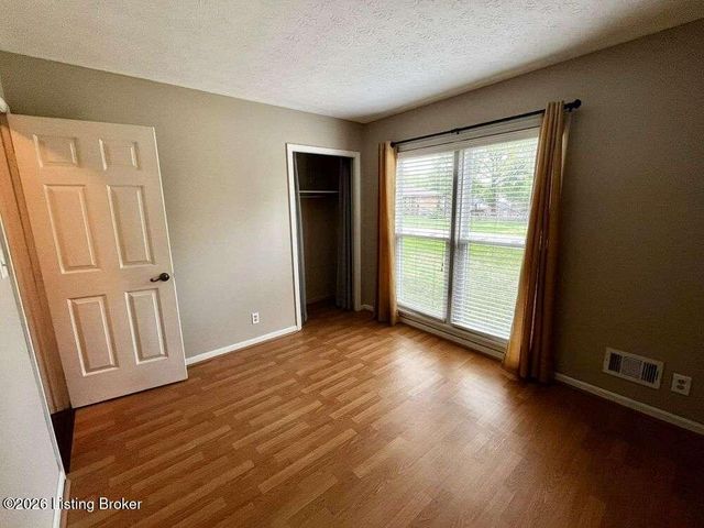 12111 Maplewood Rd, Goshen, KY 40026