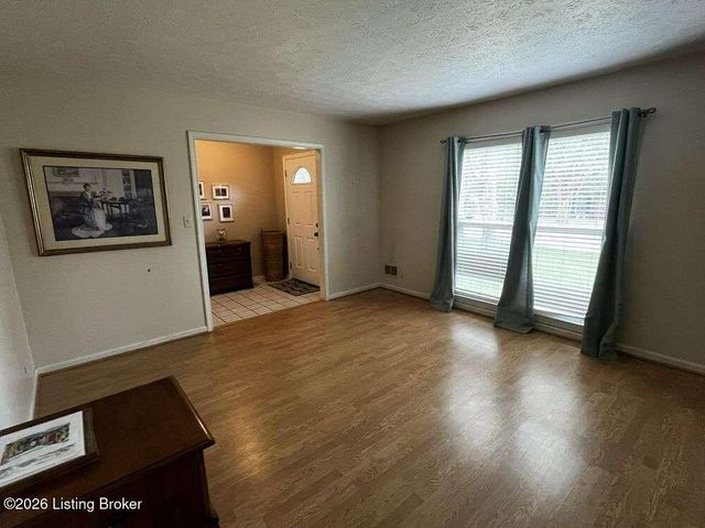 12111 Maplewood Rd, Goshen, KY 40026