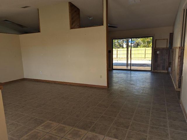 5511 Paleo Pines Circle, Fort Pierce, FL 34951