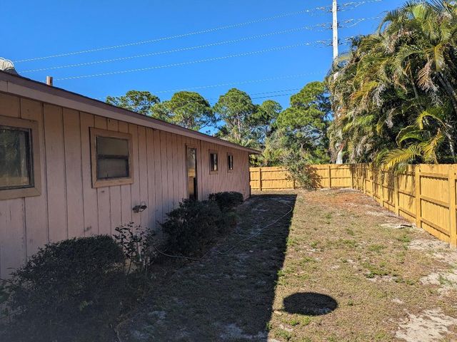 5511 Paleo Pines Circle, Fort Pierce, FL 34951