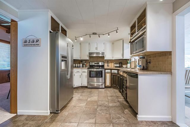 6715 W LAKE Road, Fairview, PA 16415