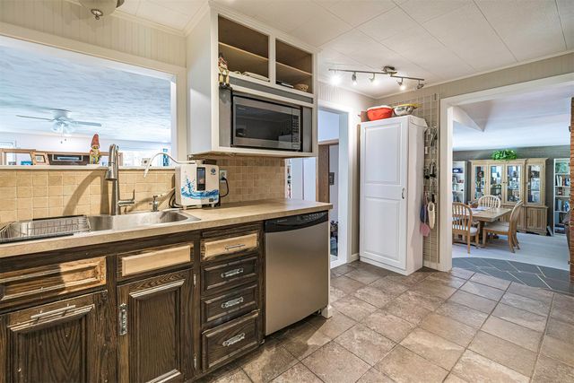 6715 W LAKE Road, Fairview, PA 16415