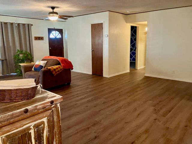 215 Circle C Ave, Fort Davis, TX 79734