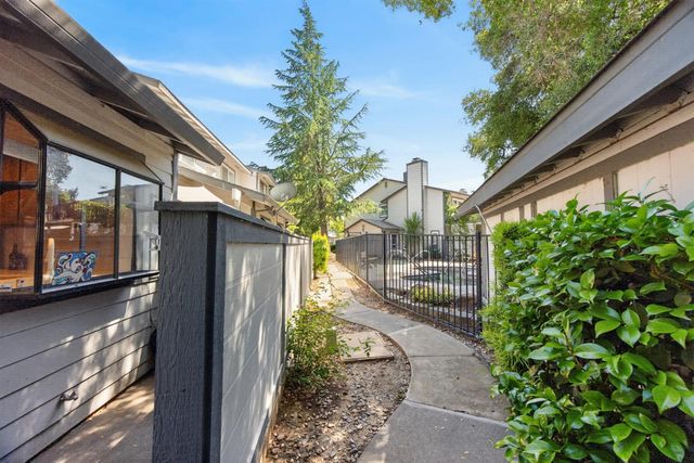6349 Slippery Creek Ln, Citrus Heights, CA 95621