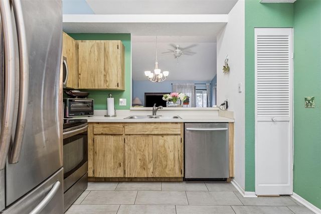 12602 CASTLE HILL DRIVE, Tampa, FL 33624