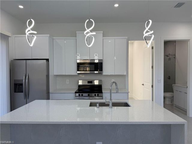 207 W 15th ST, Lehigh Acres, FL 33972