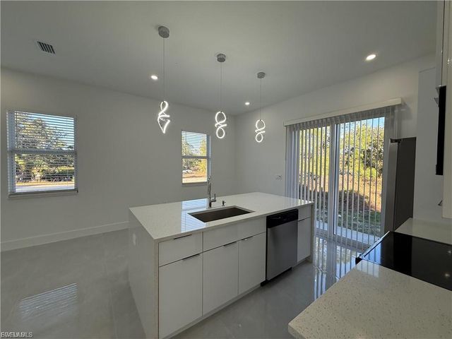 207 W 15th ST, Lehigh Acres, FL 33972