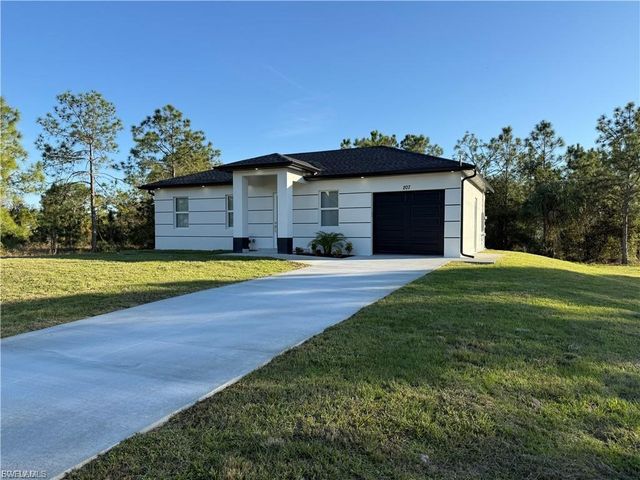 207 W 15th ST, Lehigh Acres, FL 33972