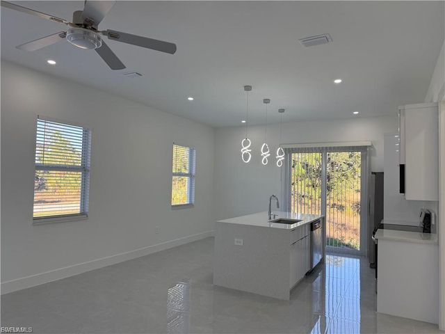 207 W 15th ST, Lehigh Acres, FL 33972