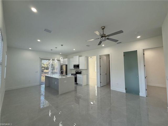207 W 15th ST, Lehigh Acres, FL 33972
