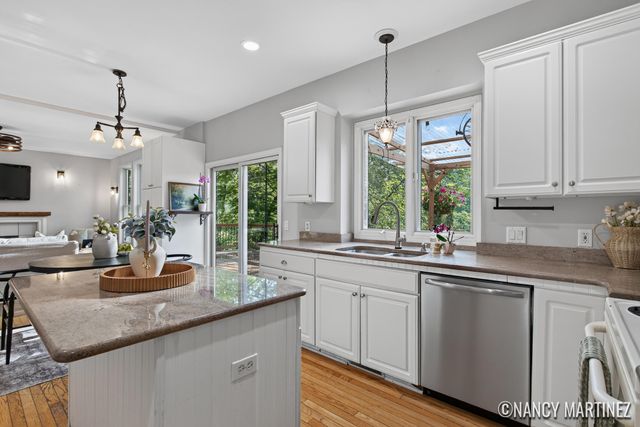 2554 Woodcreek Court Se, City Of Kentwood, MI 49546