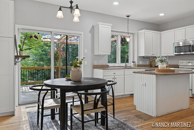 2554 Woodcreek Court Se, City Of Kentwood, MI 49546