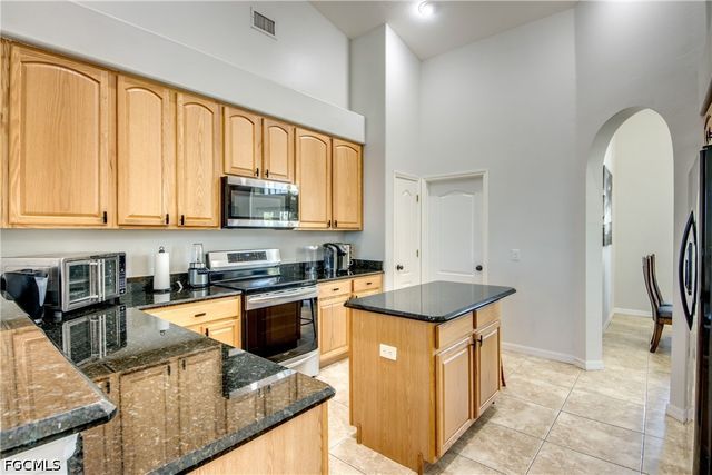 2319 NE 19th ST, Cape Coral, FL 33909