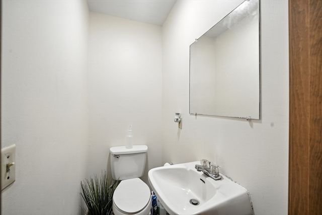 110 Lamplighter Ln C, Springfield, MA 01119