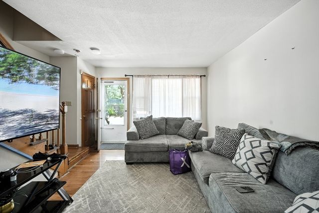 110 Lamplighter Ln C, Springfield, MA 01119