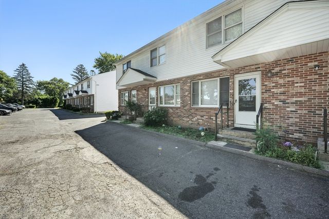 110 Lamplighter Ln C, Springfield, MA 01119