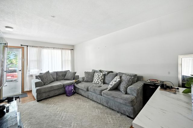 110 Lamplighter Ln C, Springfield, MA 01119