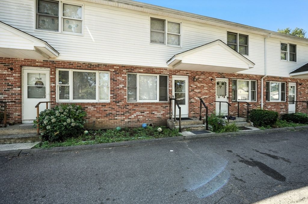 110 Lamplighter Ln C, Springfield, MA 01119