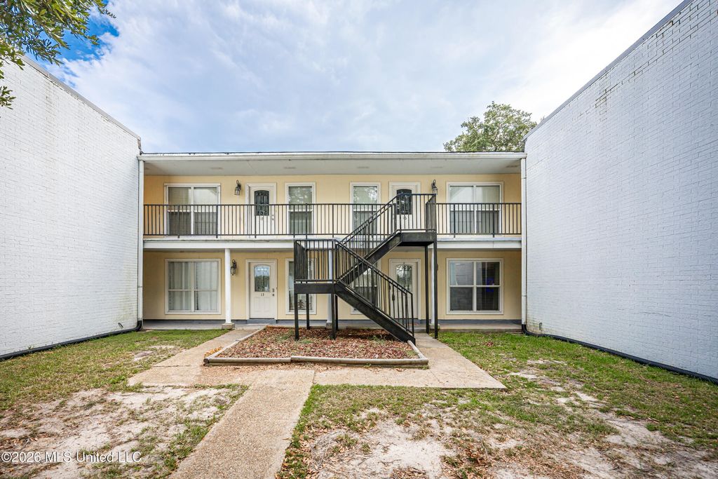 3230 Cumberland Road, 16, Ocean Springs, MS 39564