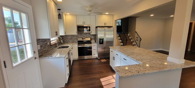 608 Trent Lane, Schaumburg, IL 60193