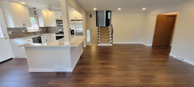 608 Trent Lane, Schaumburg, IL 60193