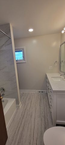 608 Trent Lane, Schaumburg, IL 60193