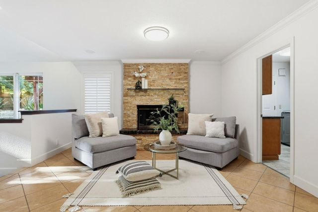 105 Wolcot Ct, Folsom, CA 95630