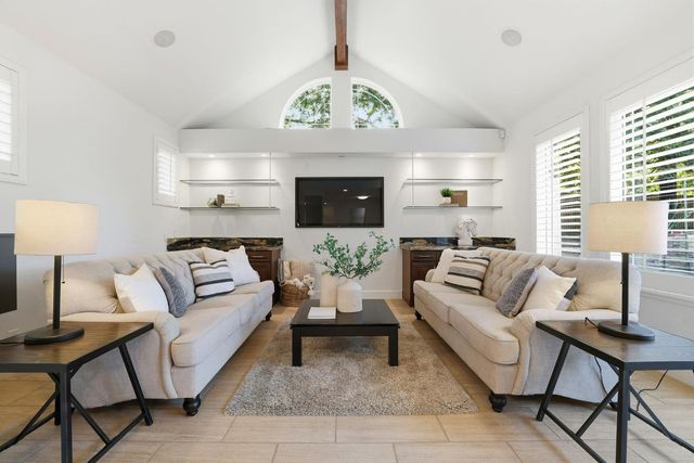 105 Wolcot Ct, Folsom, CA 95630