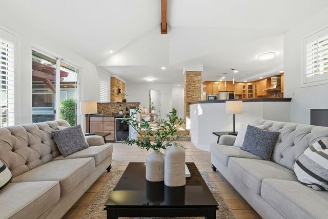 105 Wolcot Ct, Folsom, CA 95630