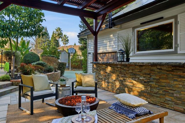 105 Wolcot Ct, Folsom, CA 95630