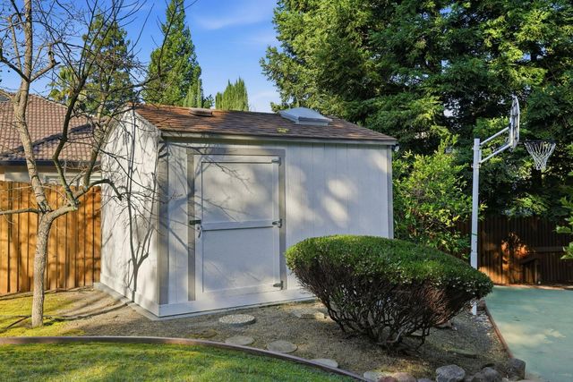 105 Wolcot Ct, Folsom, CA 95630