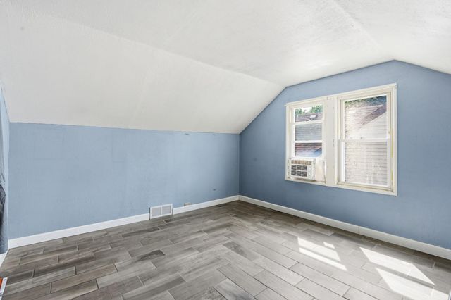 1197 Mclean Avenue, Saint Paul, MN 55106