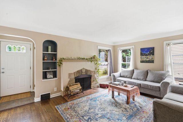 1197 Mclean Avenue, Saint Paul, MN 55106