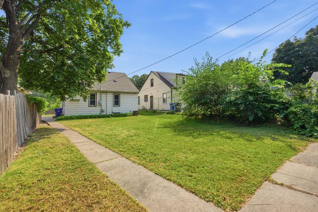 1197 Mclean Avenue, Saint Paul, MN 55106