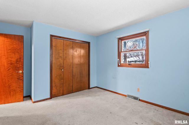 2108 AUSTIN Drive, Springfield, IL 62704