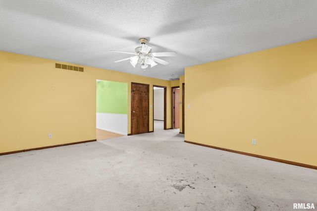 2108 AUSTIN Drive, Springfield, IL 62704