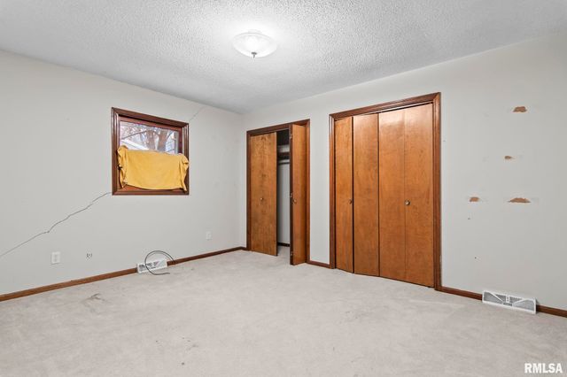 2108 AUSTIN Drive, Springfield, IL 62704