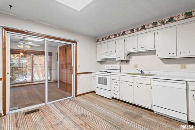 2108 AUSTIN Drive, Springfield, IL 62704