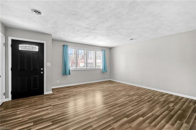 244 Kalmar DR, Chesapeake, VA 23320