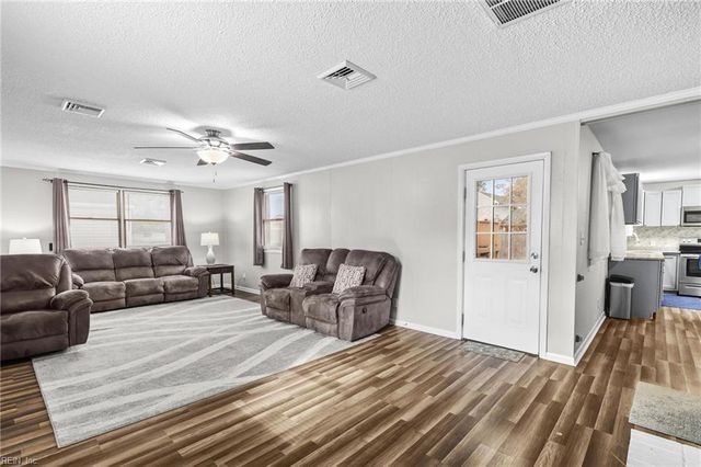 244 Kalmar DR, Chesapeake, VA 23320