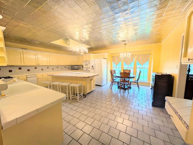 13724 Blackwater Rd, Baker, LA 70714