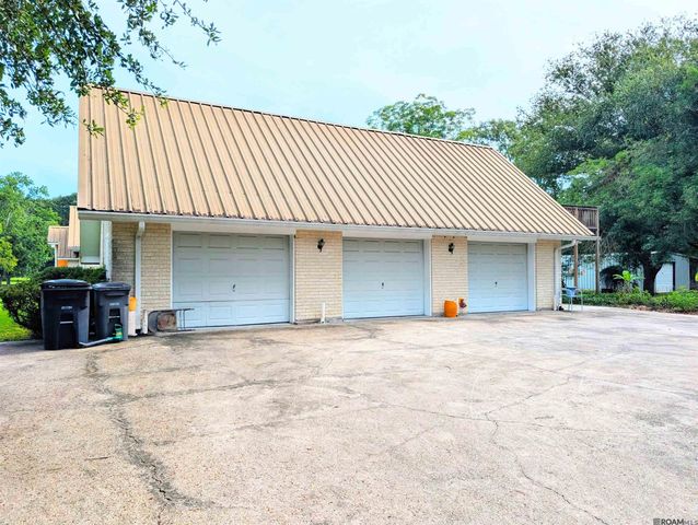 13724 Blackwater Rd, Baker, LA 70714