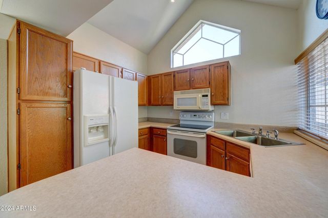 1633 E LAKESIDE Drive 50, Gilbert, AZ 85234