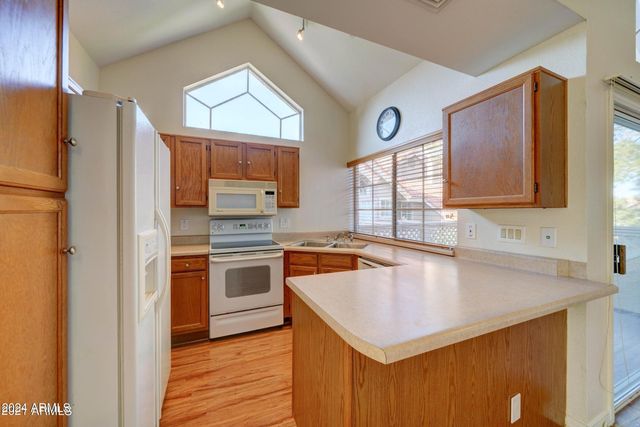1633 E LAKESIDE Drive 50, Gilbert, AZ 85234