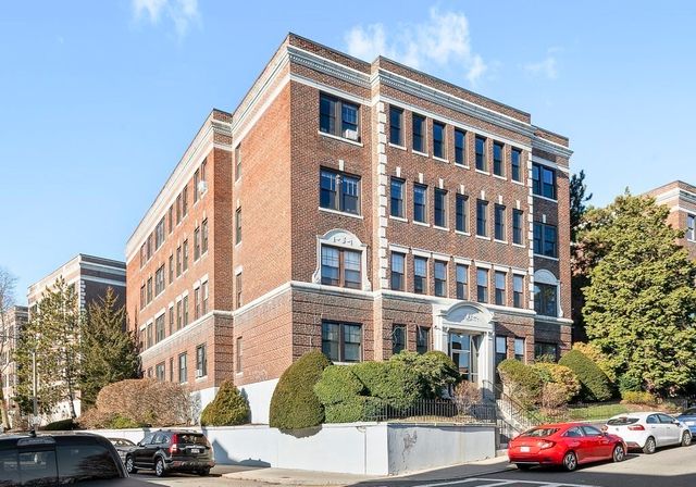 4 Chiswick 34, Boston, MA 02135