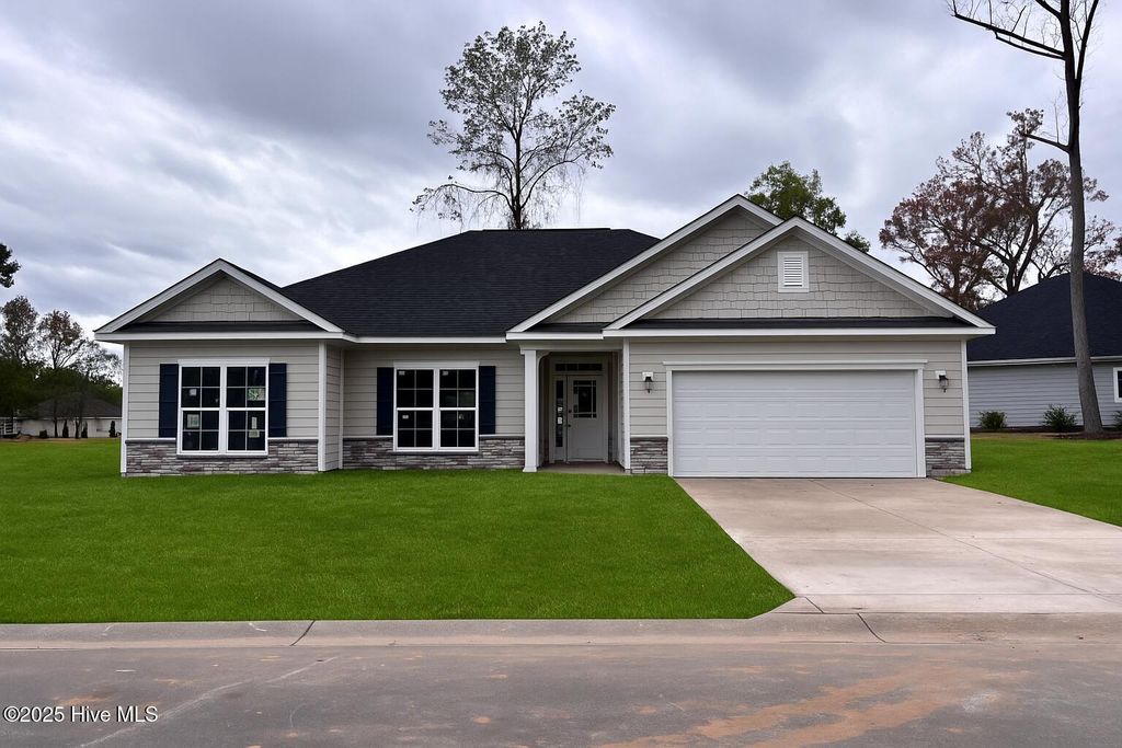 3038 Boverie Street SW, Shallotte, NC 28470