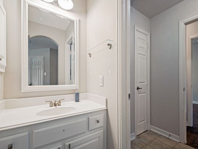 2600 Queen Elaine Drive, Lewisville, TX 75056
